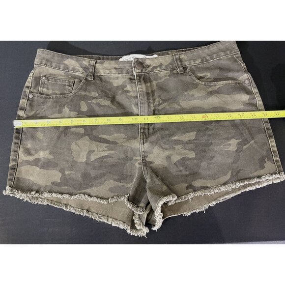 Camoflage Khaki Denim High-Waisted Distressed Frayed Hem Cut Off Shorts Size 12 - Picture 3 of 12